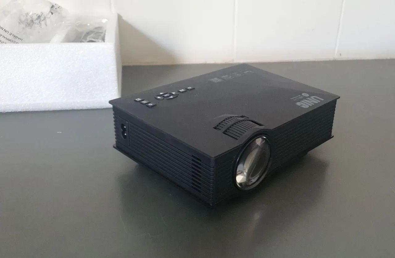 Projetor Multimídia UNIQ UC68