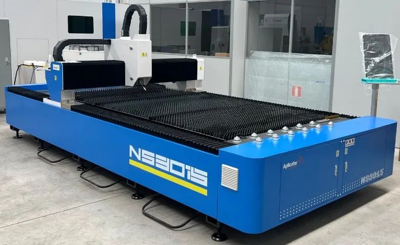 MÁQUINA DE CORTE LASER 3000W para chapas metálicas