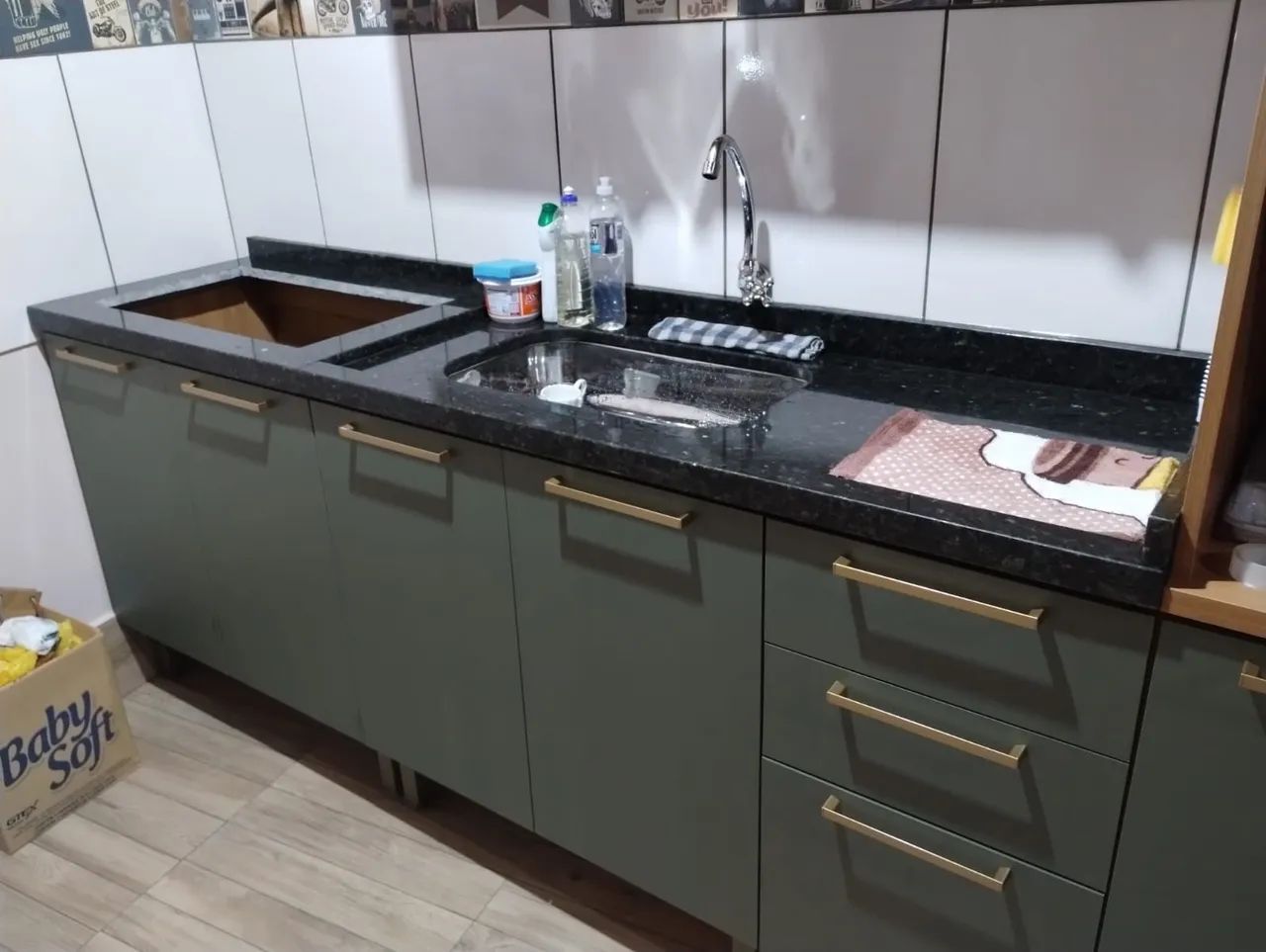 Armários de Cozinha Verde, com pia de mármore e parte para Cooktop. - Foto 2
