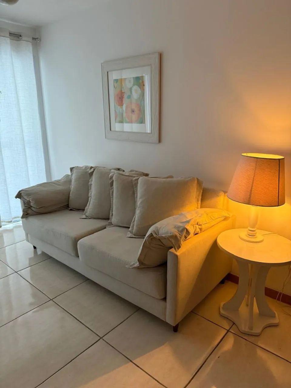 Sofá linho clássico luxo seminovo - 3/4 lugares - 10 almofadas - Foto 2