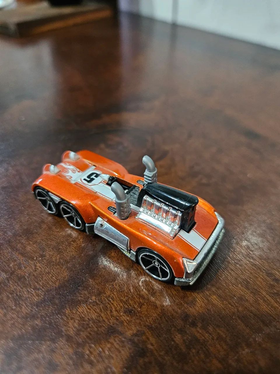 Carrinho Hotwheels semi-psycho