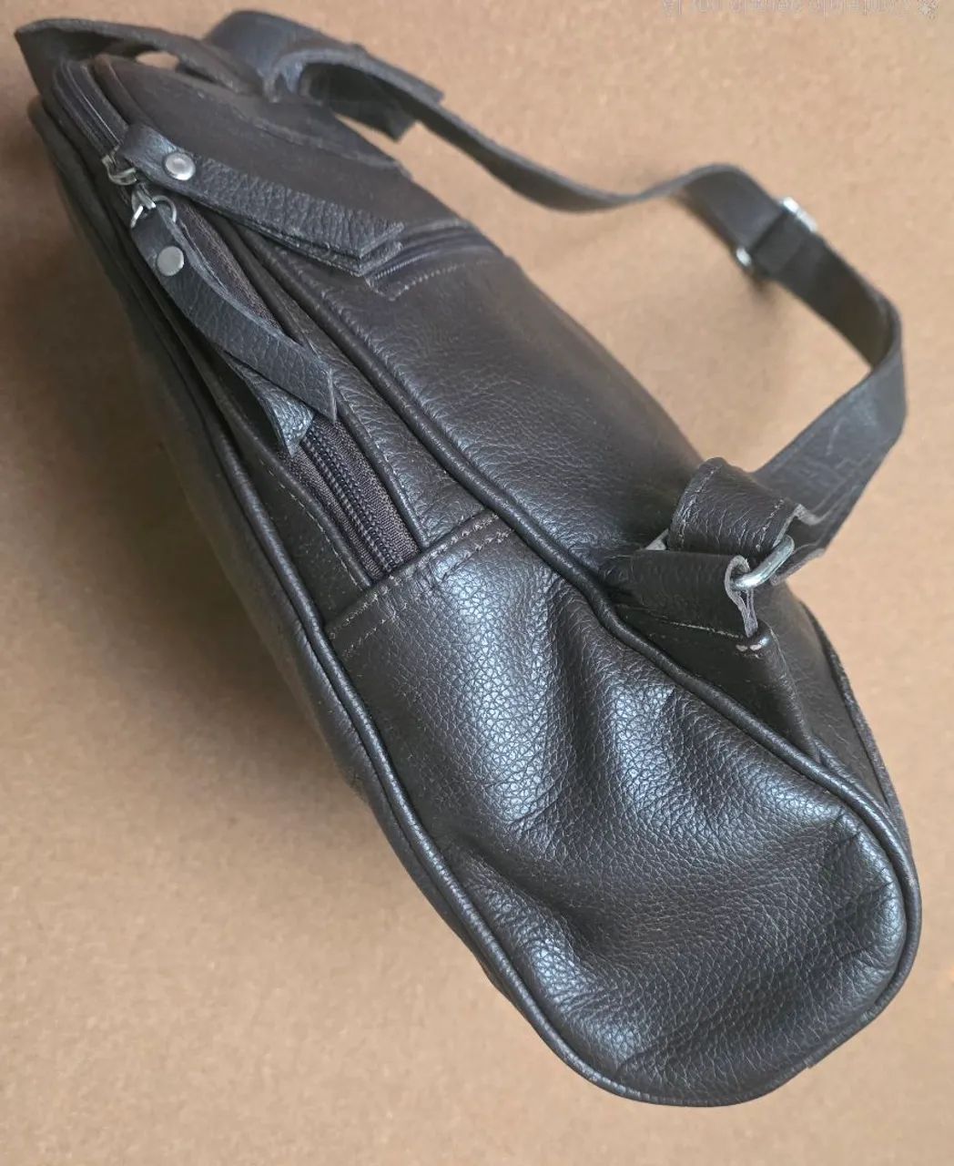Bolsa Mochila Marrom - Compacta e Funcional - Foto 5