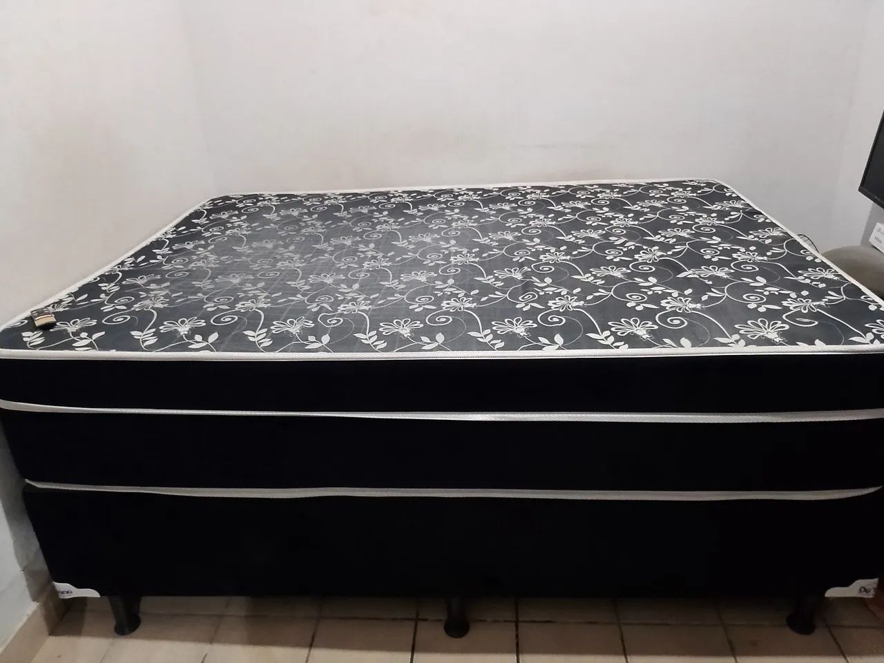 Cama Box casal, molas ensacadas 