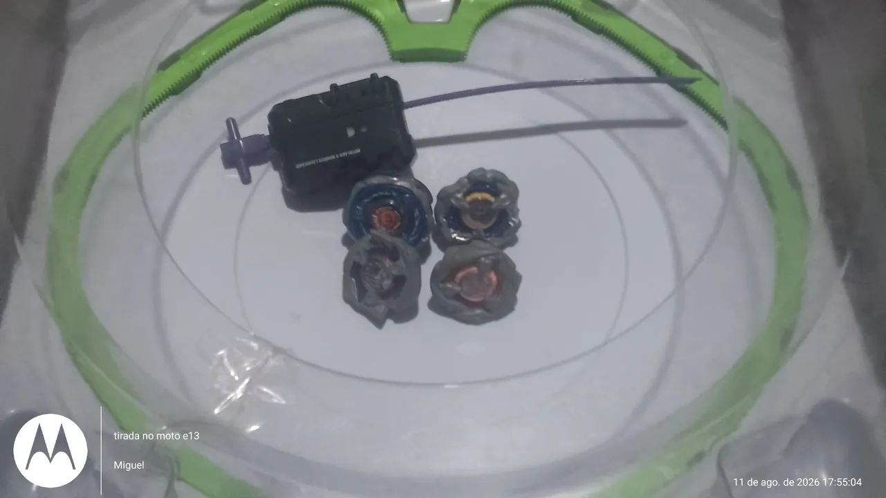 Beyblade com Arena e Lançador
