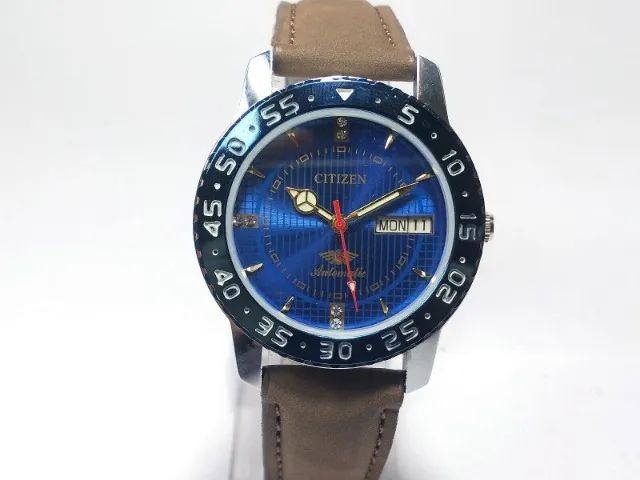 Citizen Automatico 8200  Relógio de pulso analógico com data e dia da semana J76
