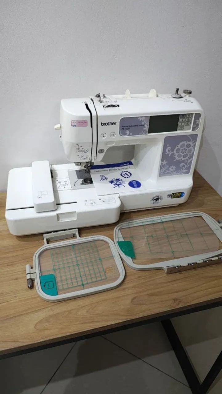 Máquina de Bordar Brother PE450 - Completa e Impecável