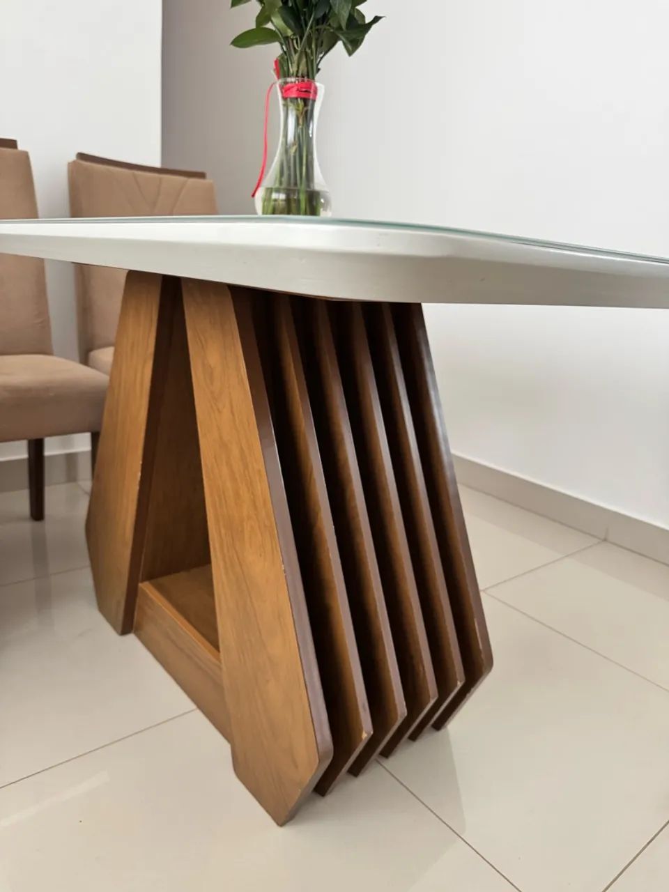 Mesa de Jantar com 4 Cadeiras -Sofisticação e Design Moderno - Foto 5