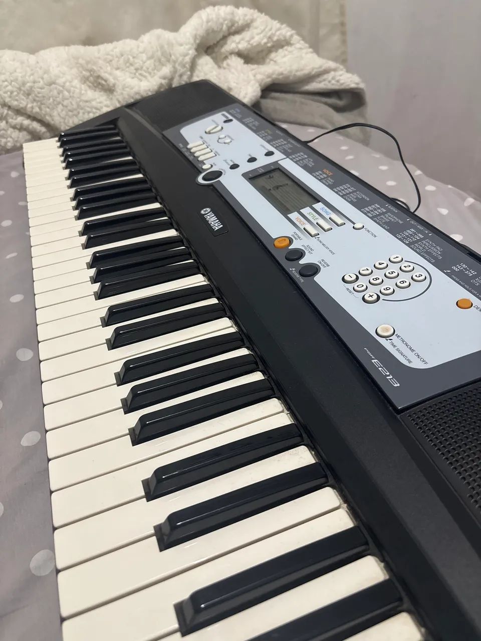 Teclado Yamaha PSR E213