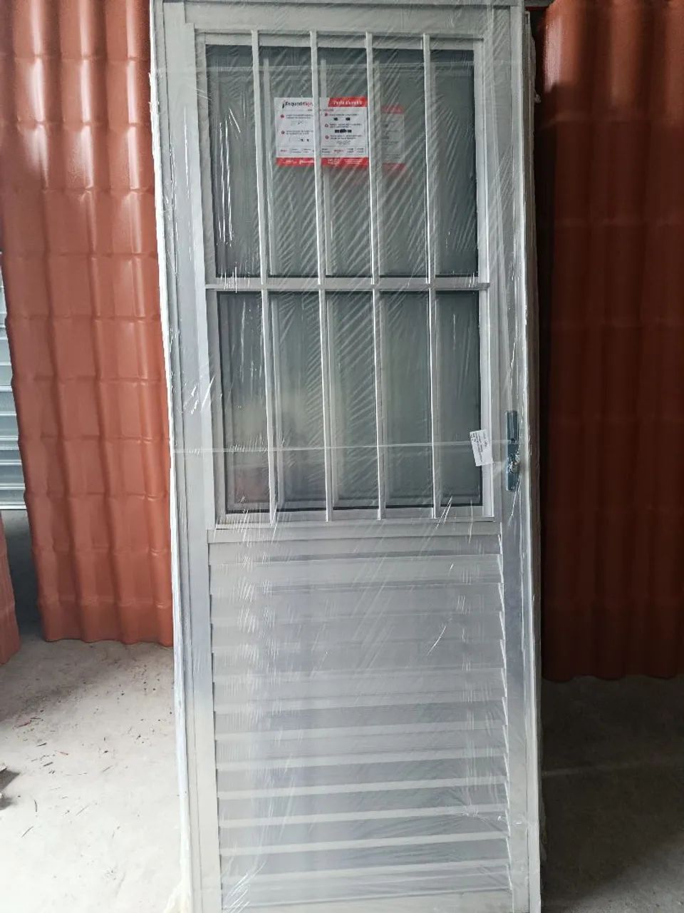 Porta de alumínio com vidro e grade 80cm.  R$480.00 a vista