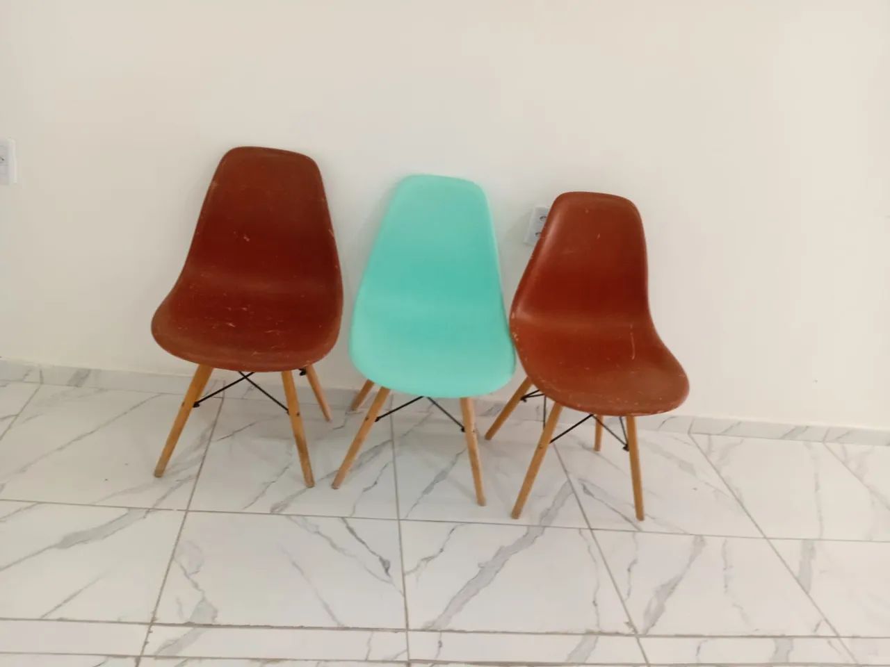 3 cadeiras Eames/Eiffel Tok&Stok - R$ 270