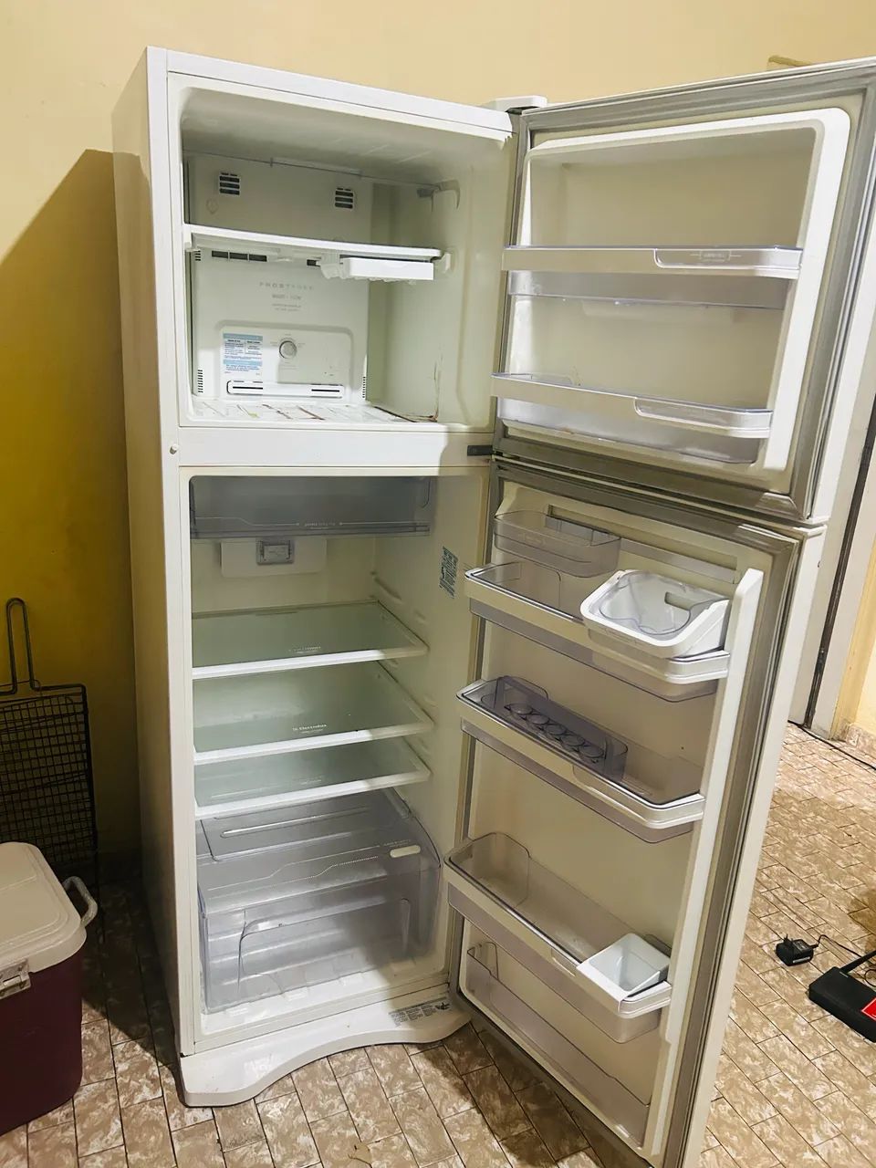 Vendo geladeira eletrolux  - Foto 2