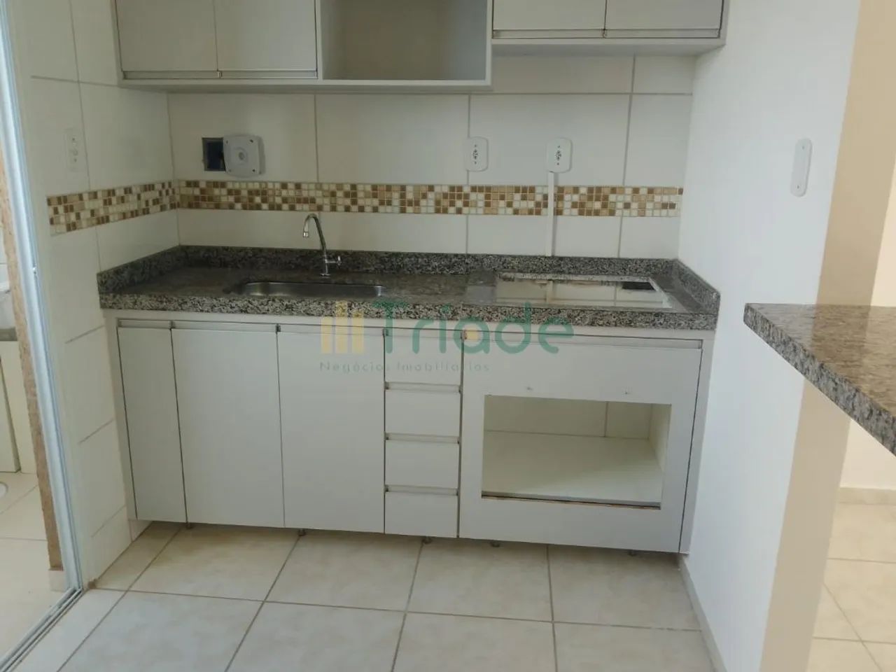 APARTAMENTO 2 QTOS COM ARMÁRIOS PLANEJADOS NA COZINHA - COND. ESPLANADA PARK I