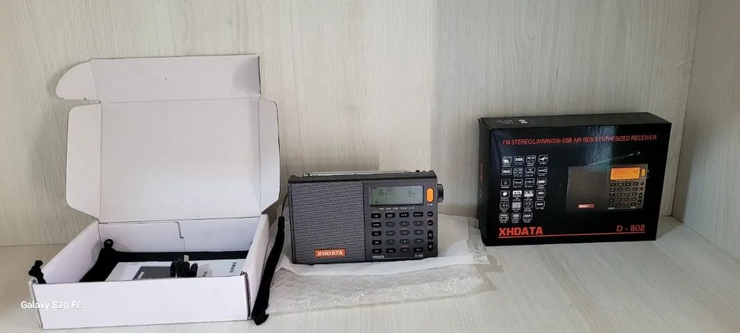 RADIO XHDATA D 808