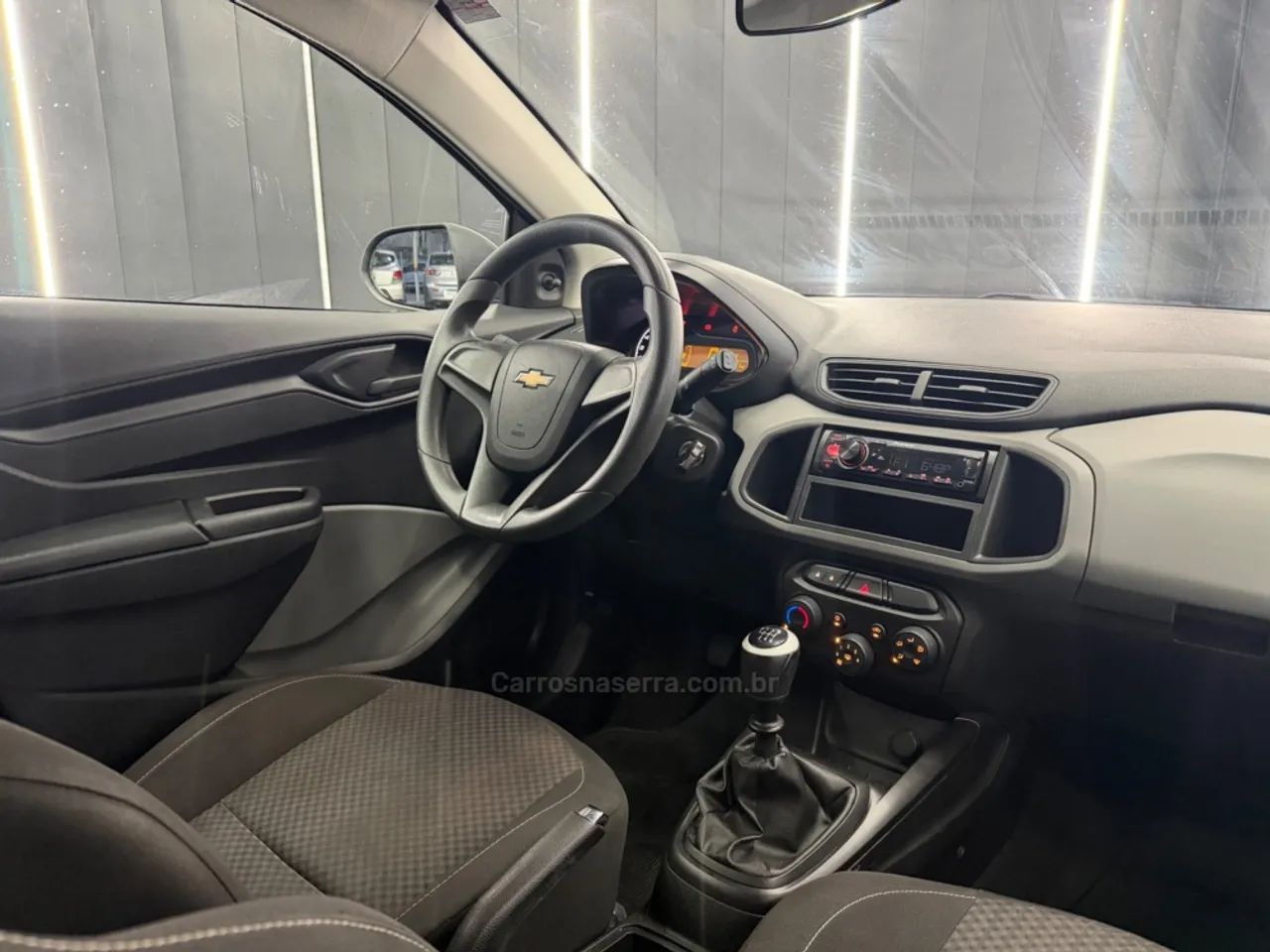 Chevrolet Onix JOY Hatch 1.0 8V Flex Mec. 4P 2019 - Foto 5