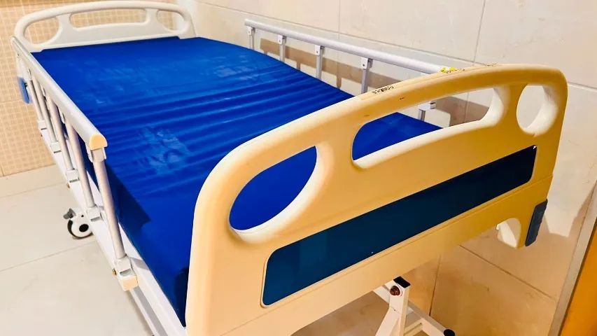 CAMA HOSPITALAR ARTICULADA, COM COLCHÃO ORIGINAL. - Foto 3
