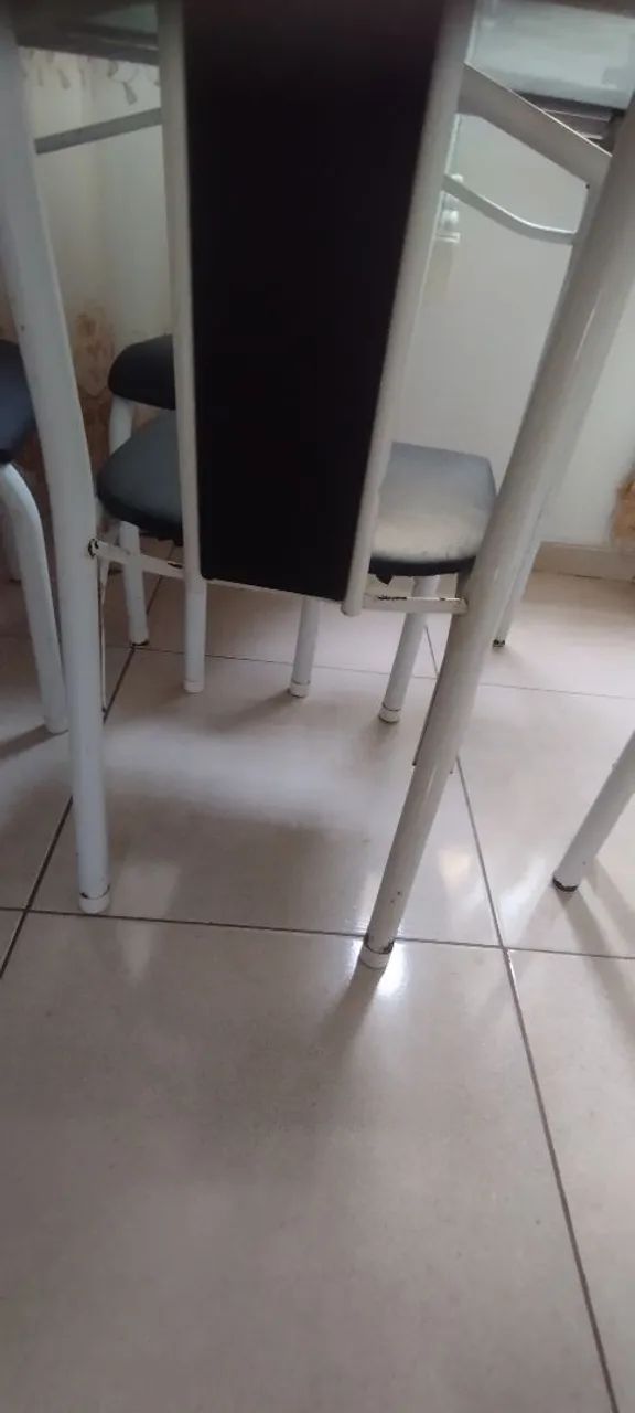 Mesa tampo de vidro com 4 cadeiras - Foto 5
