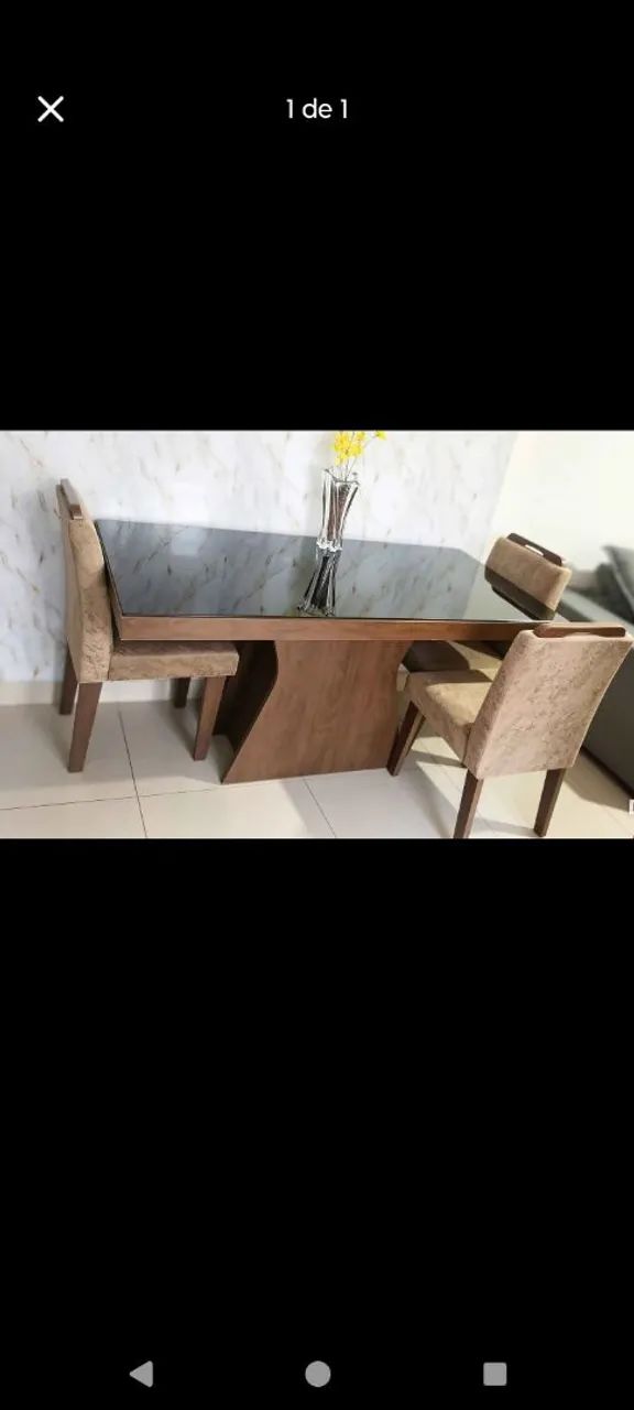 Mesa com 4 cadeiras com tampo de vidro, ótimo estado! 