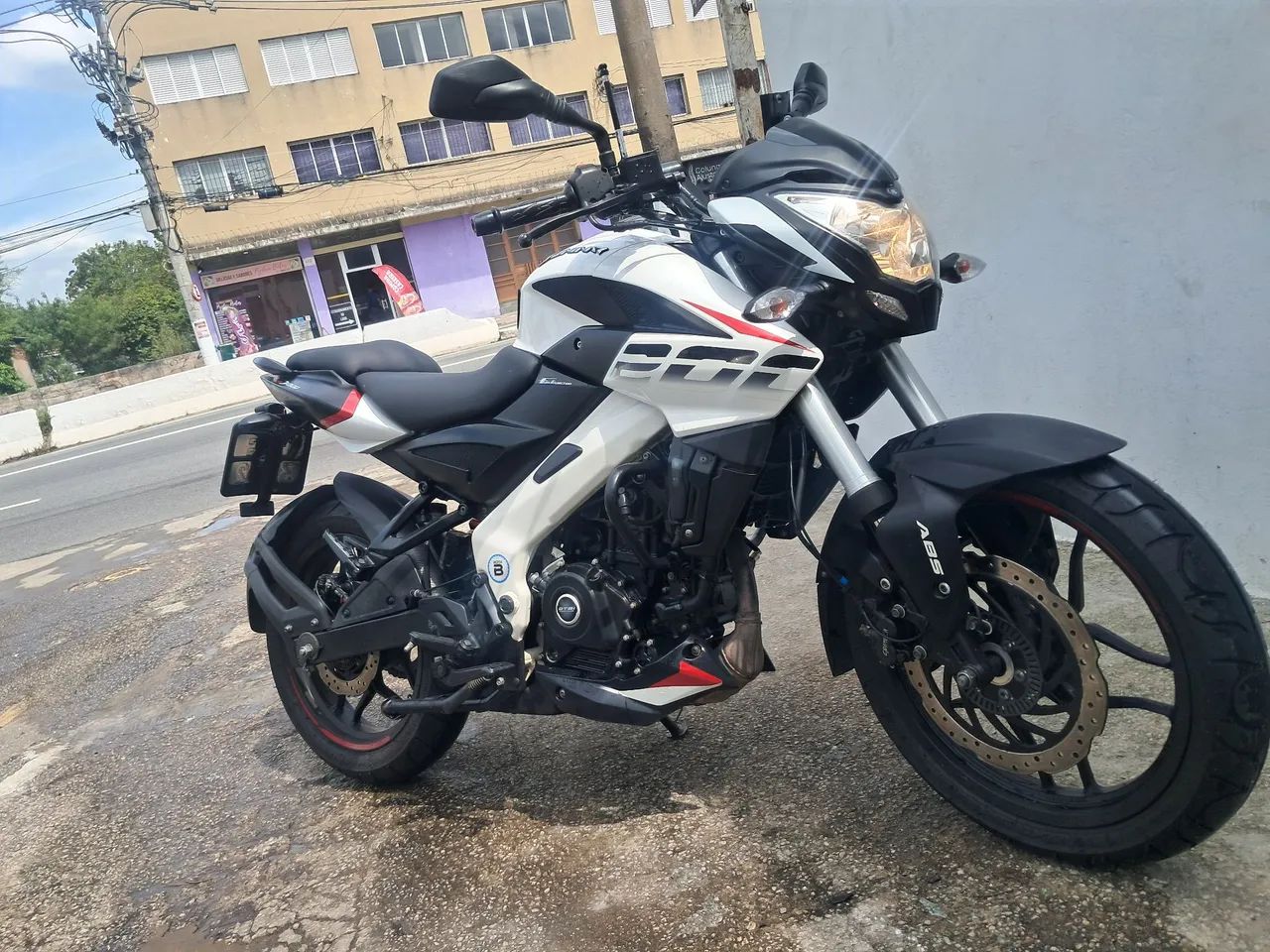 DOMINAR 200 