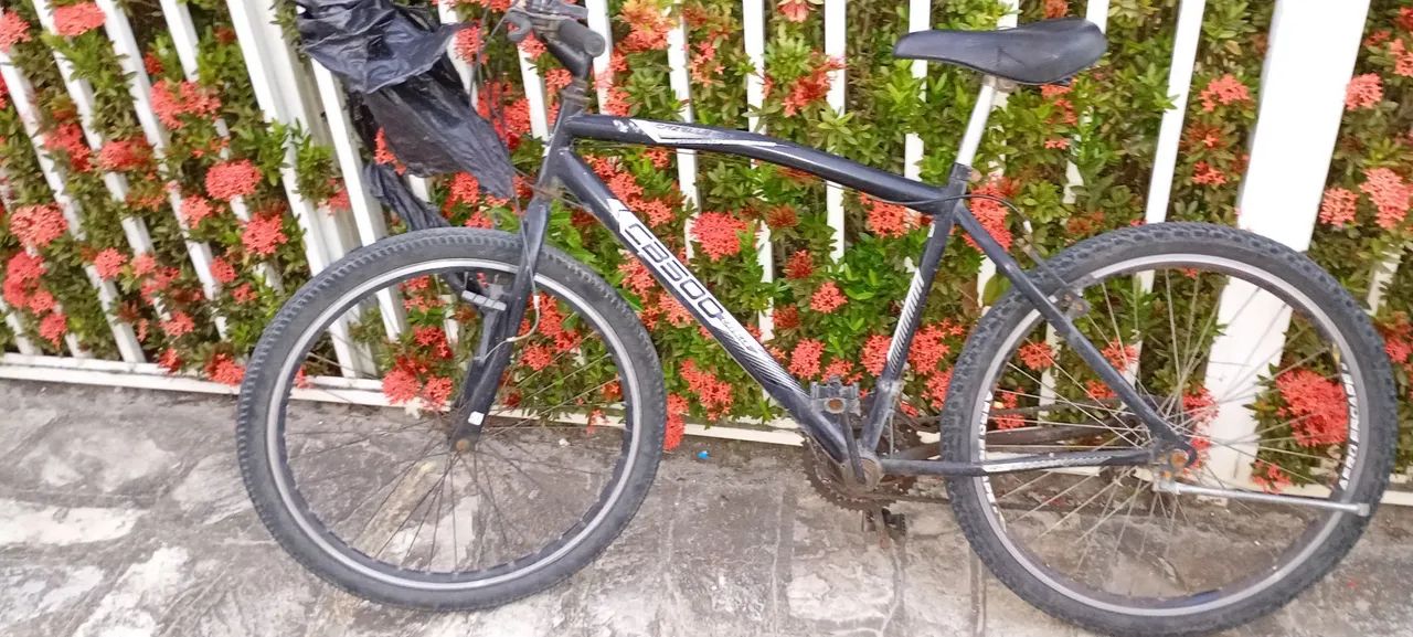 Vende-se uma bicicleta aro 26 de macha - Foto 2