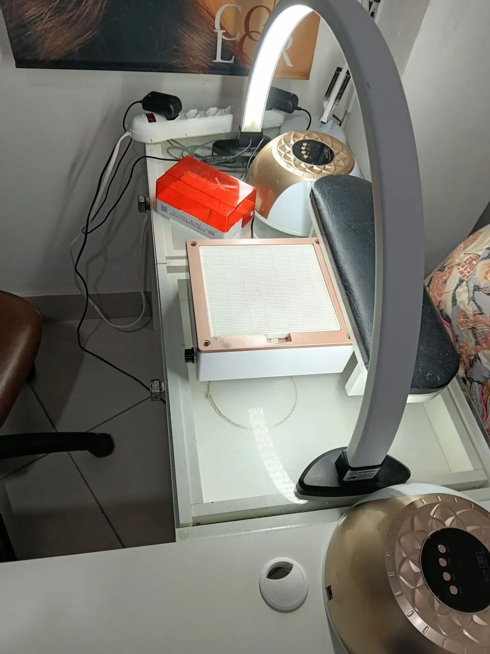 Precisa de manicure e pedicure 