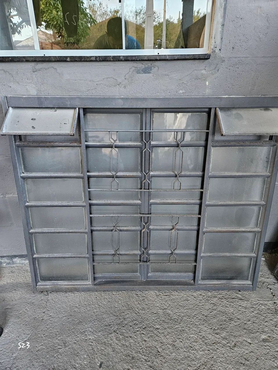 Vendo portas e janelas de ferro com grade - Foto 3