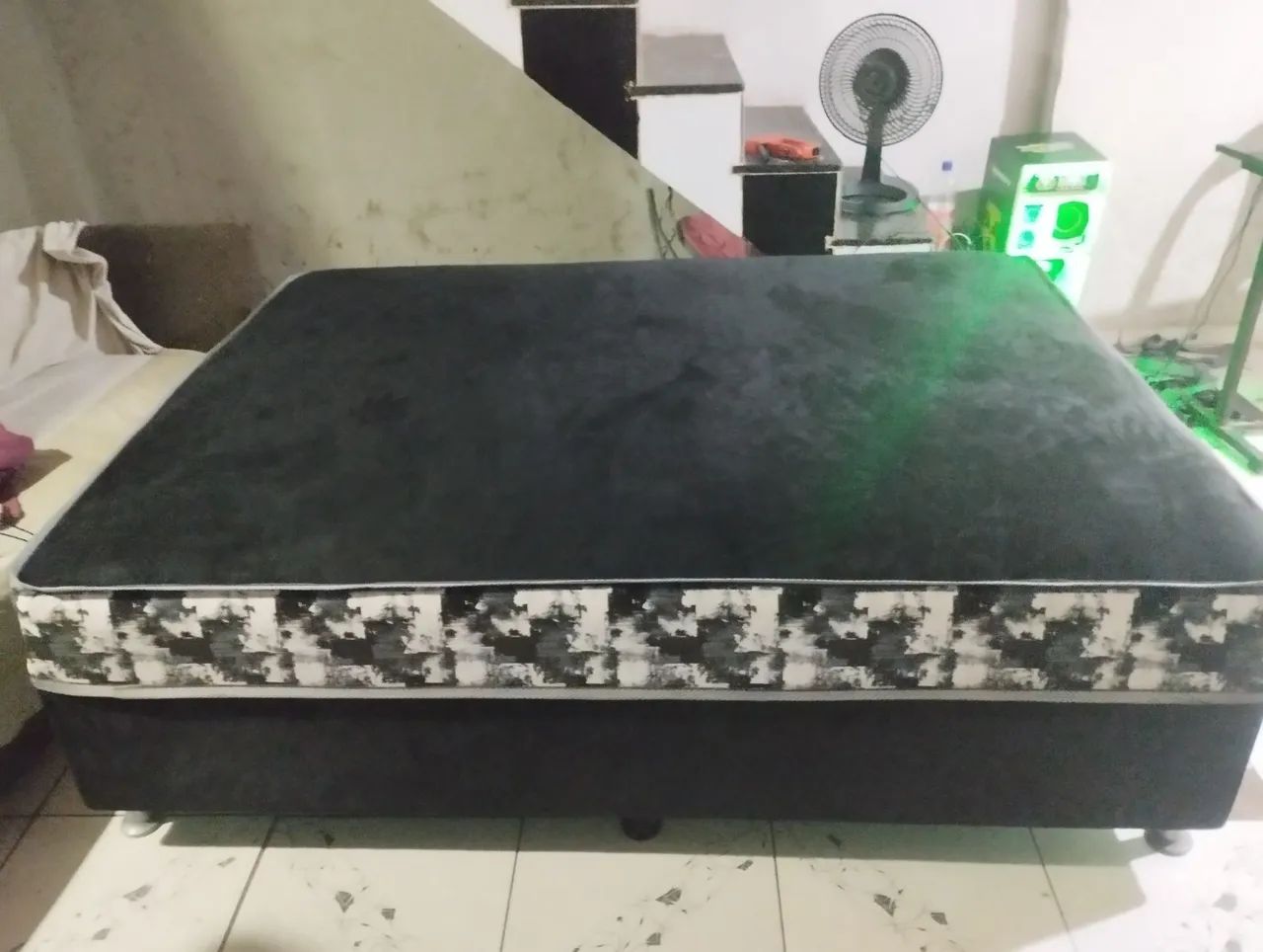 Cama casal de molas , bem estofada  - Foto 3