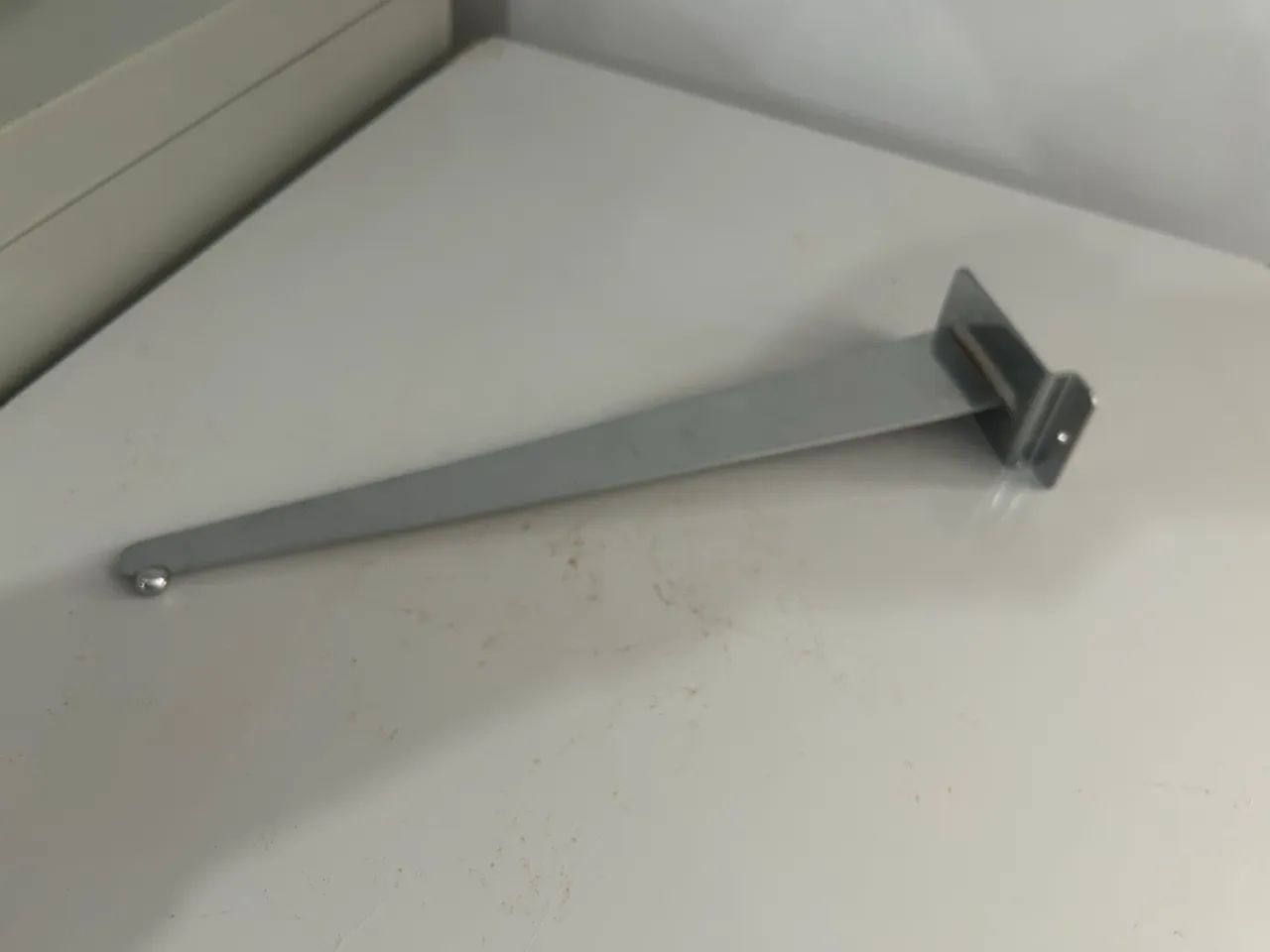 Gancho cromado 50cm para painel canaletado - Foto 2