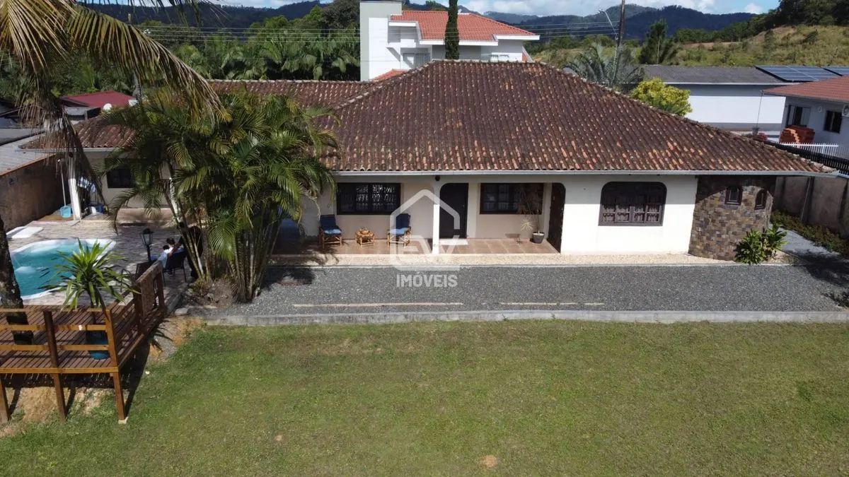 Casa Excelente com 227m² em Massaranduba, SC