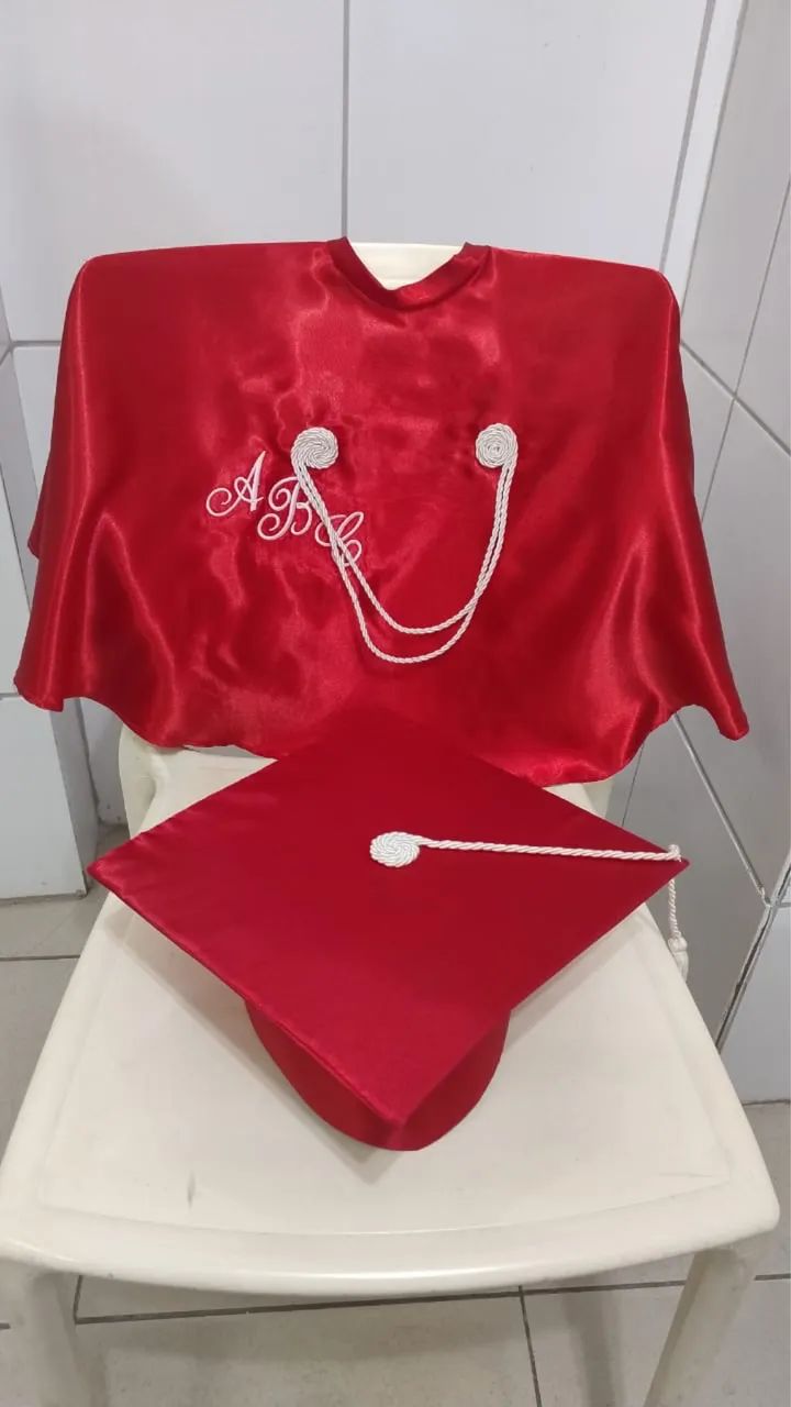 43 Conjuntos de Beca + Capelo Infantil para Formatura ABC.