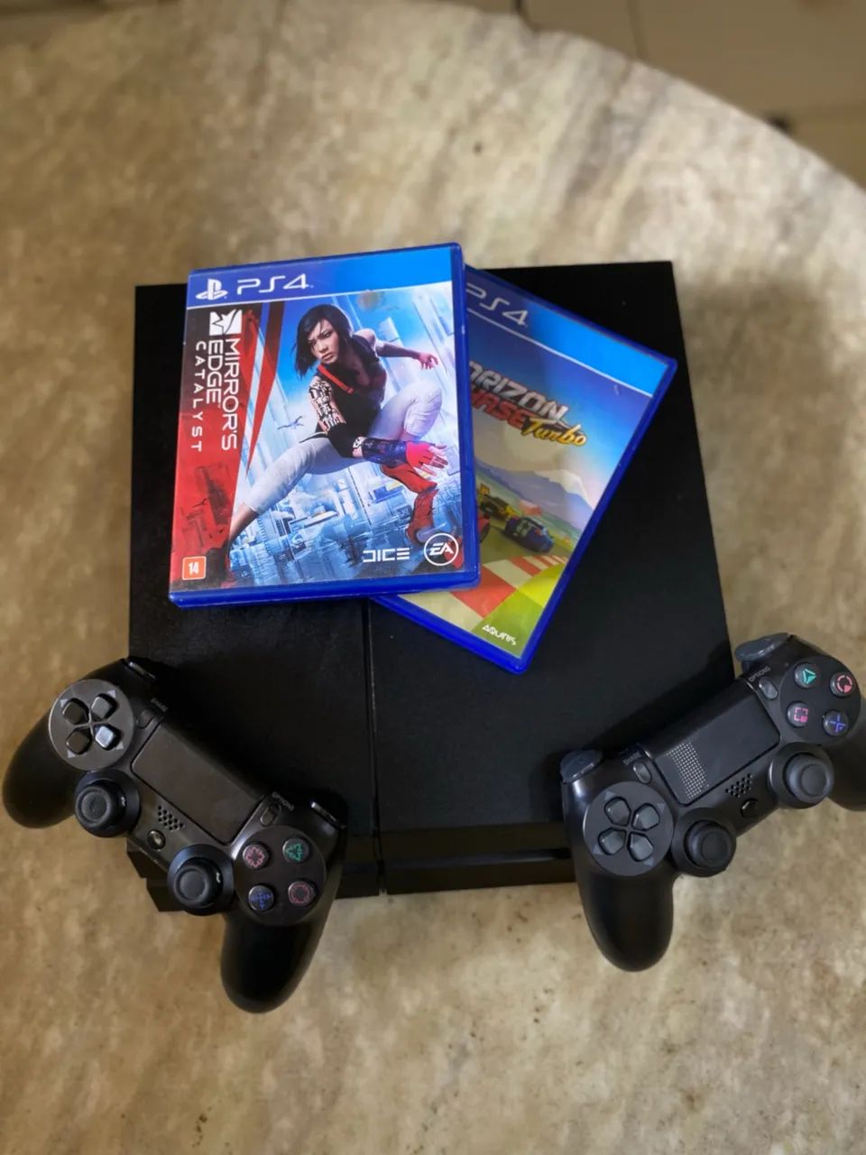 PlayStation 4 - EM PERFEITO ESTADO 