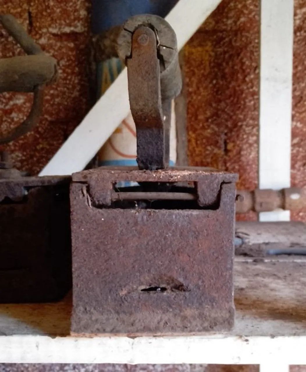 Ferro de passar roupas antigo - Foto 3