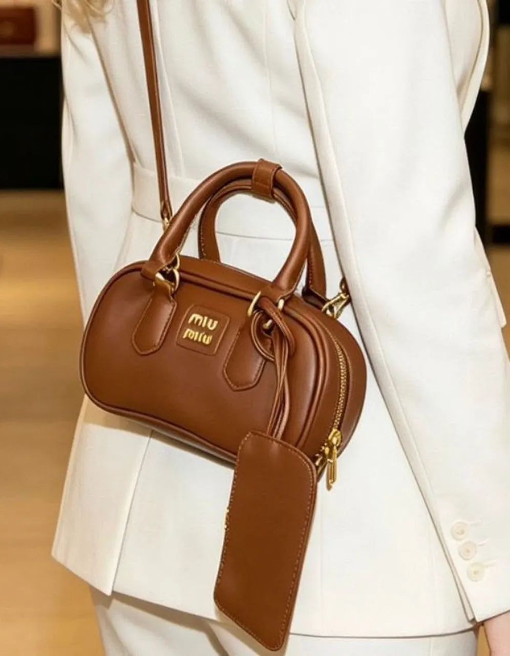 Bolsa Estilo bowling Miu Miu Linha importada  - Foto 3