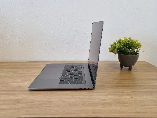 Apple Macbook Pro 2018 Touch Bar - Core i7 | 256GB SSD | 16GB DDR4