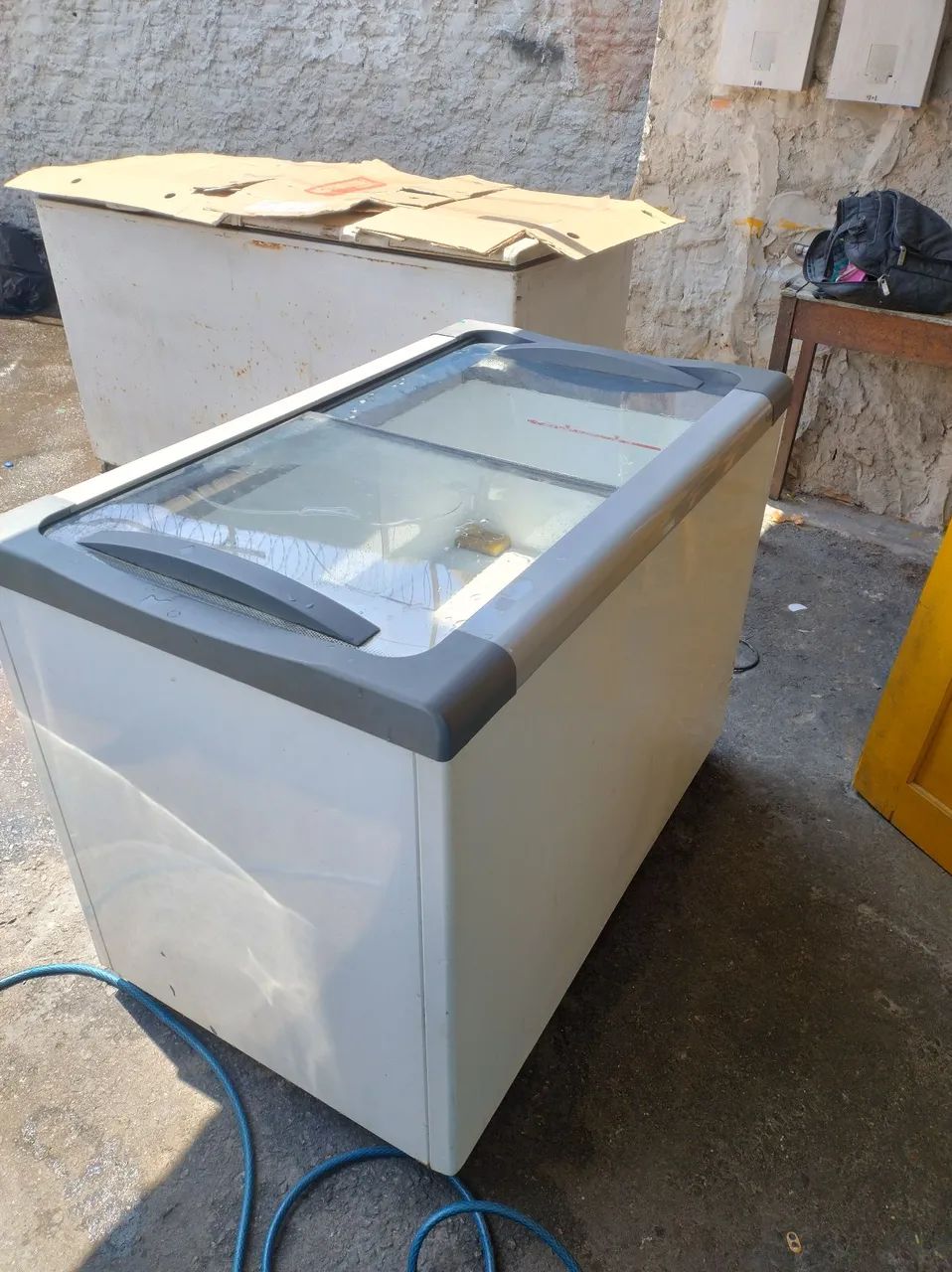 Vendo uma freezer nova