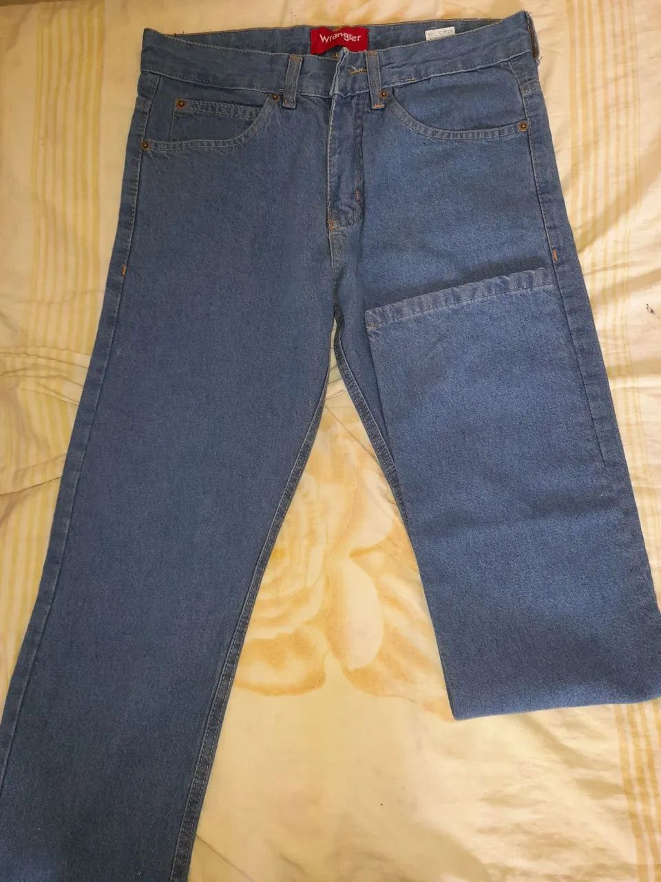 Vende-se calça ? nunca foi usada não deu no meu filho
