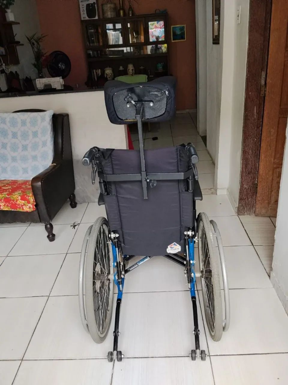 Cadeira de rodas completa, marca Ortobras, flexível, com encosto de cabeça. - Foto 3