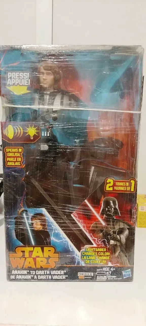 Star Wars, Anakin /  Vader HASBRO 33cm elet. Funcionando ( figura menor p comparação) - Foto 4