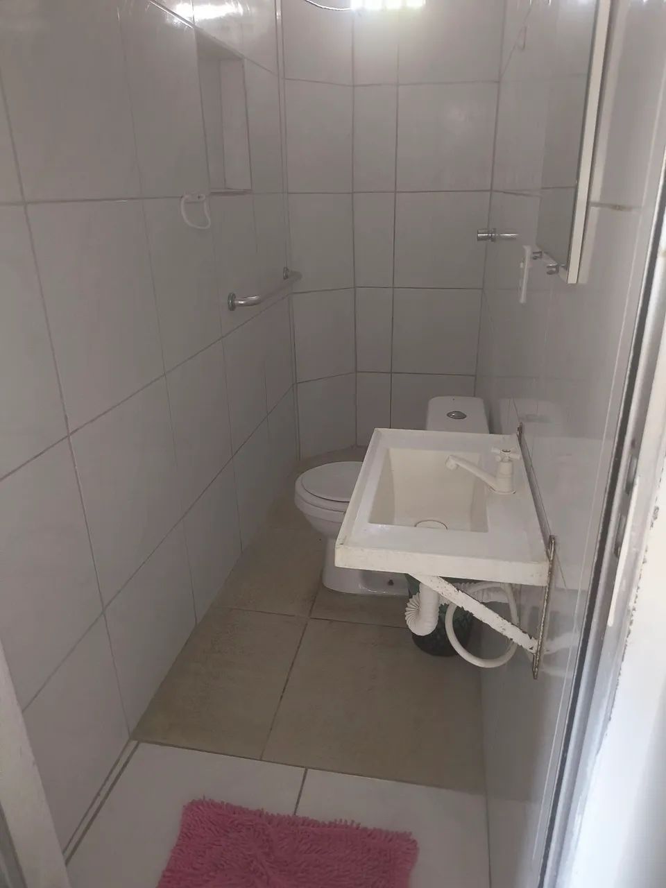 Alugo suíte, kitnet e apartamento mobiliado. - Foto 5