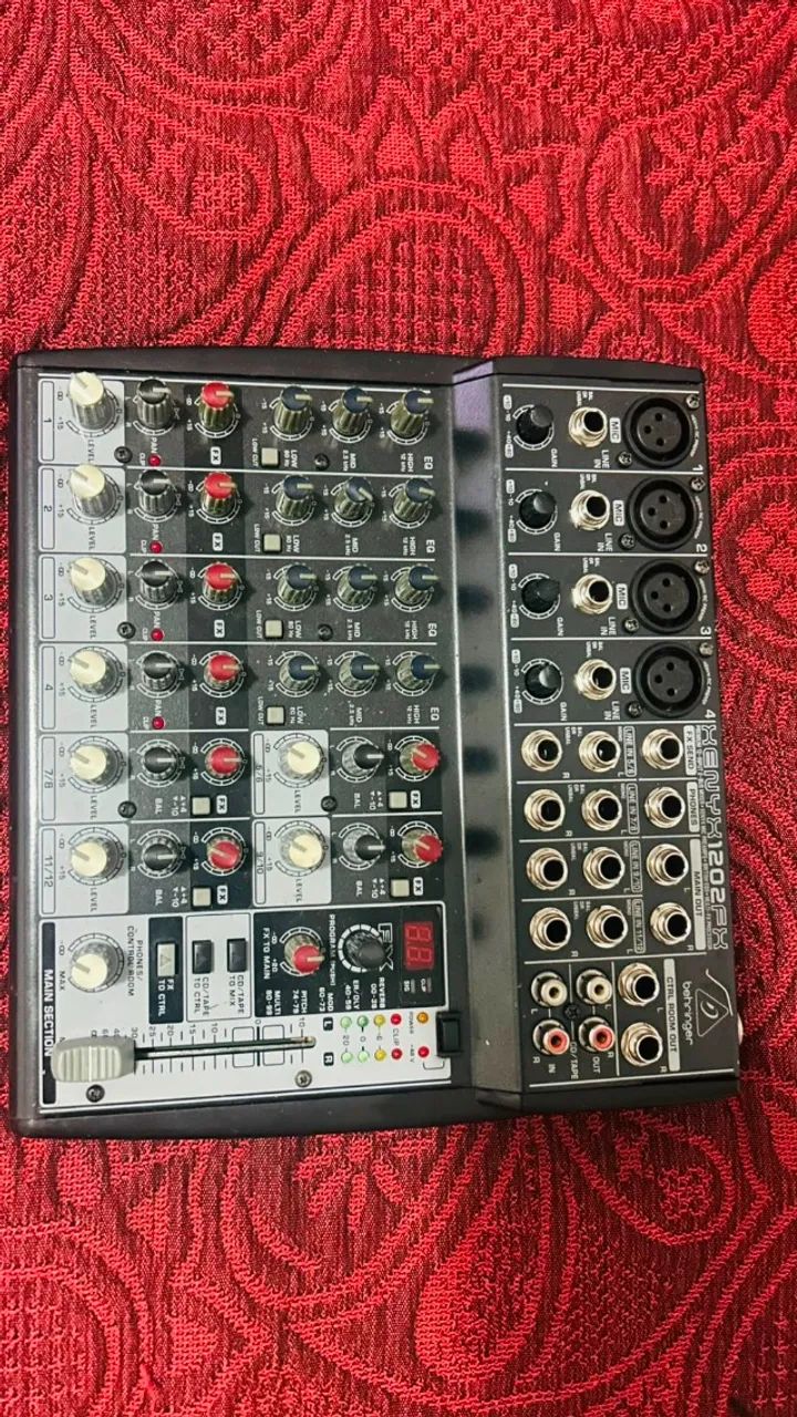 Mixer Behringer Xenyx 1202 FX