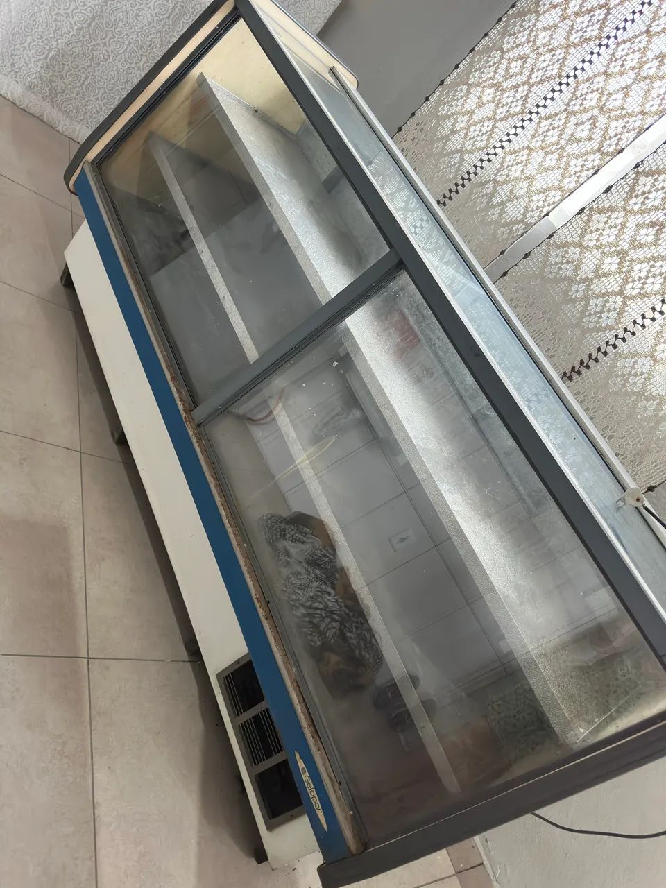 Freezer balcão grande 