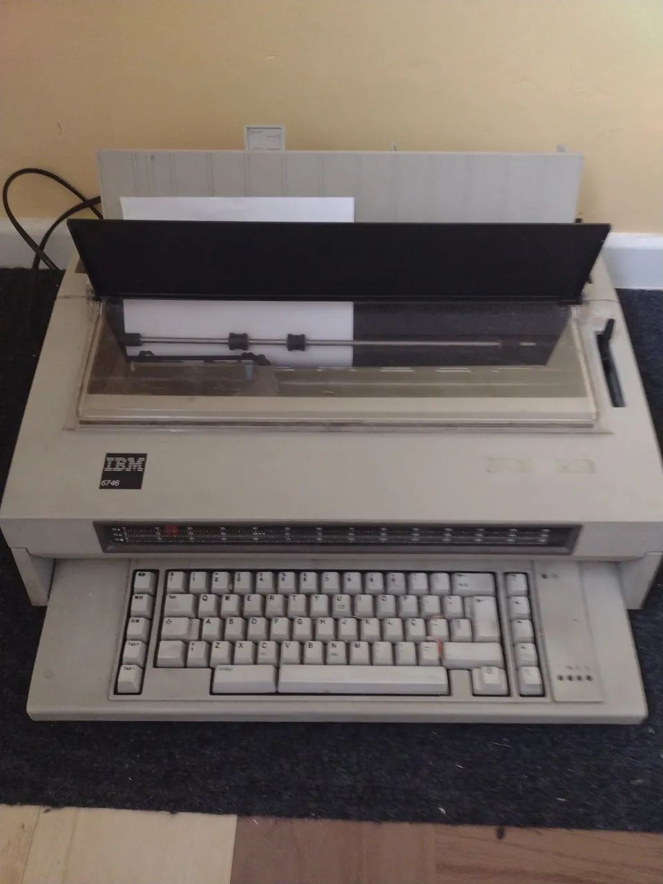 Máquina escrever IBM eletrônica 