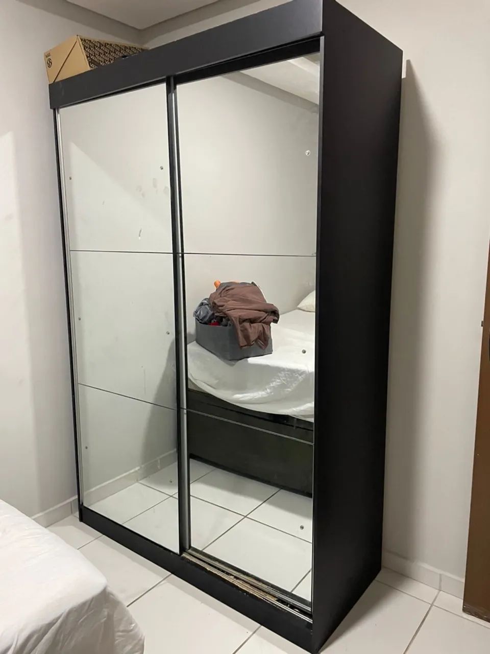 Guarda roupa porta de correr 