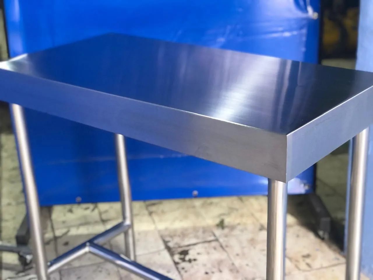 Mesa de inox.  500 de largura, 1000 de comprimento, 950 de altura. - Foto 2
