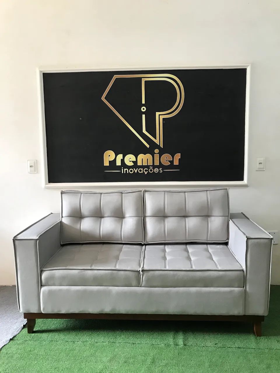 SOFÁ RETRÔ A PRONTA ENTREGA! TECIDO JOLIE VELUDO, BASE EM MADEIRA MACIÇA 1,75 x 75 cm  - Foto 2
