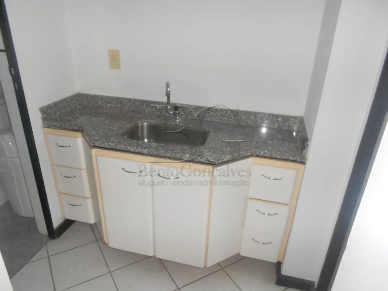 Excelente sala comercial no coração de Poços de Caldas, no Edifício Manhattan. - Foto 4