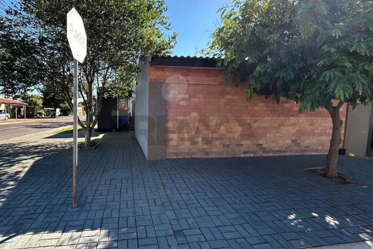 "Espaçosa Casa de esquina próximo da UNIVEL" - Foto 4