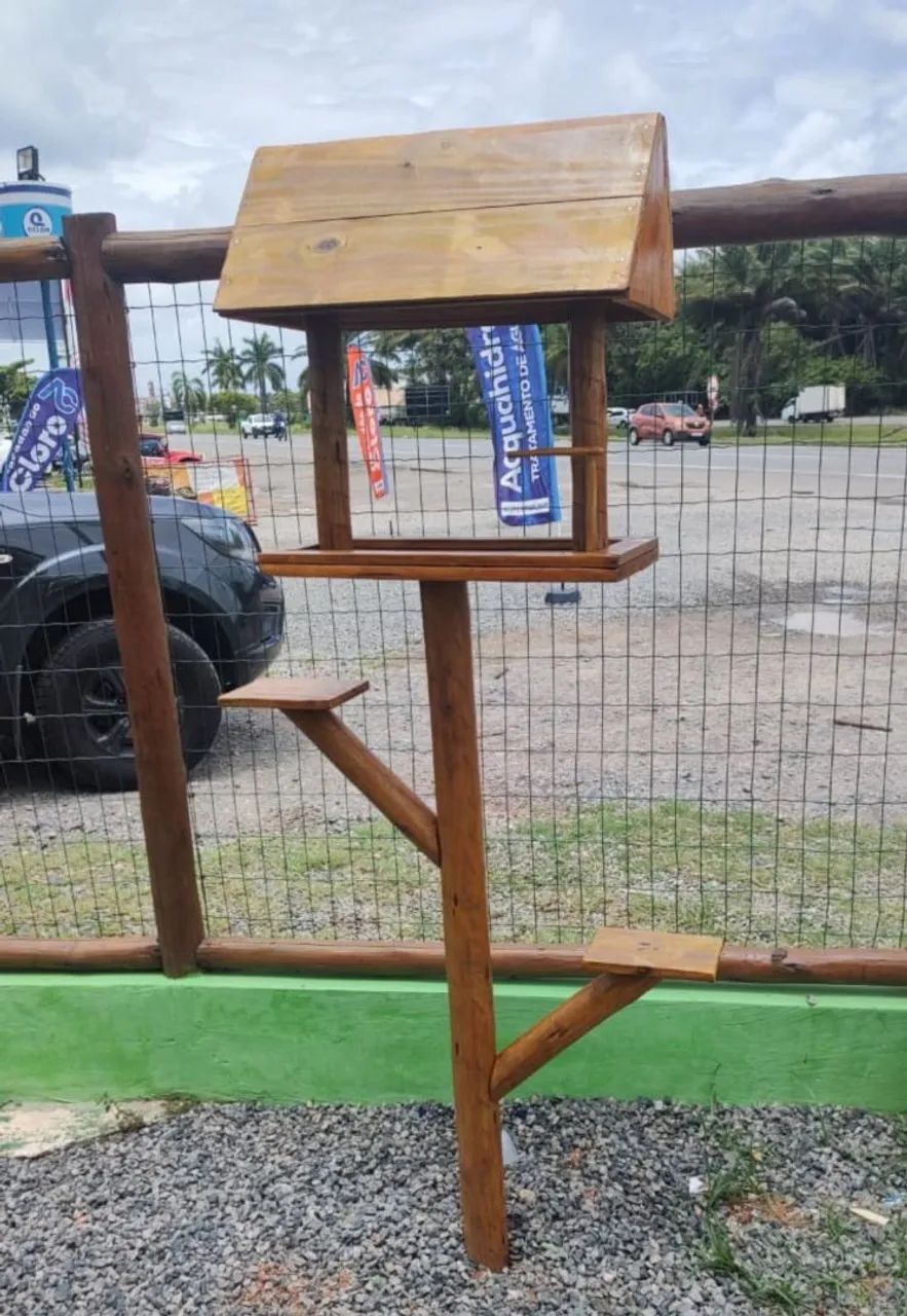 Comedouro passaro, madeira eucalipto 