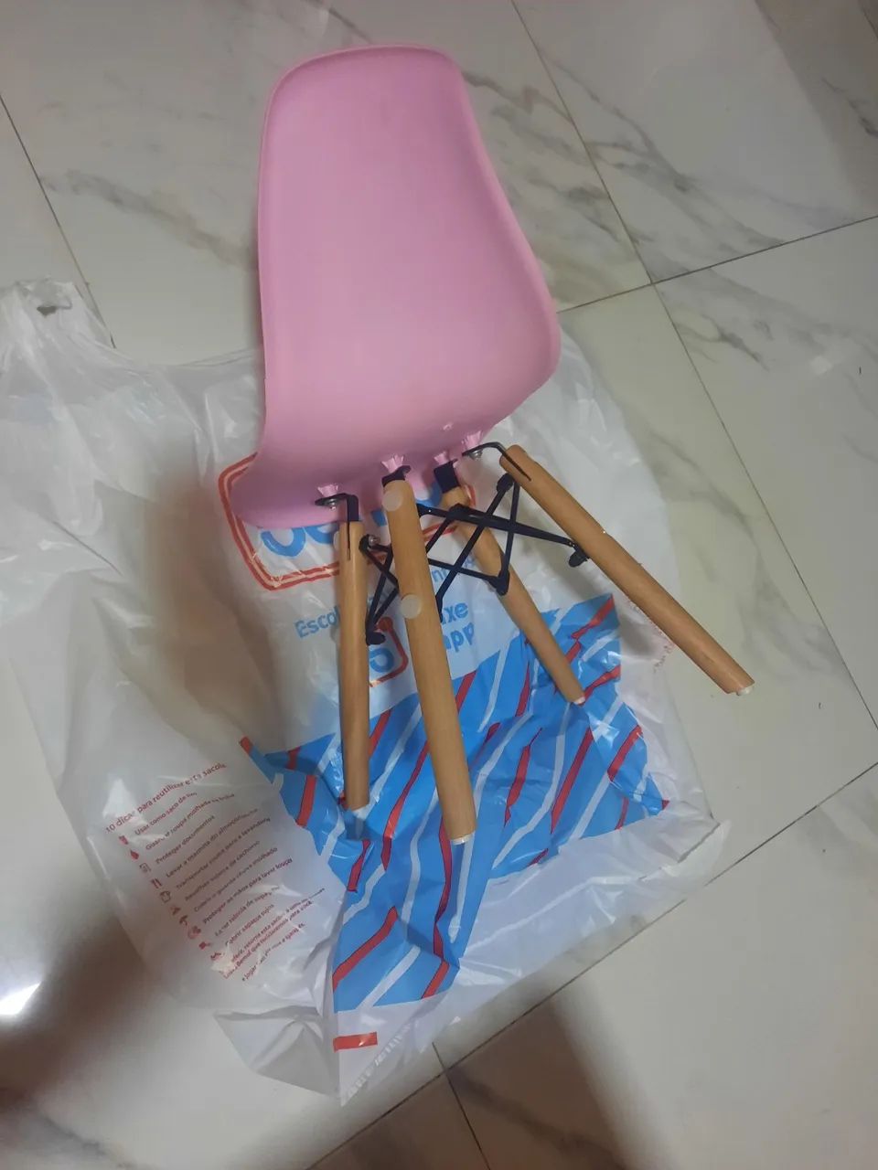 Cadeira infantil Charles Ellfiel 