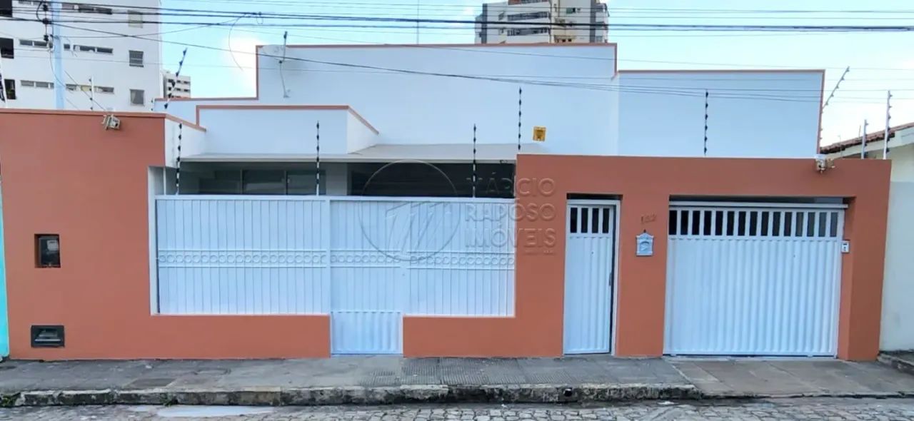 Casa com 3 Suítes e 240m² à venda no Farol