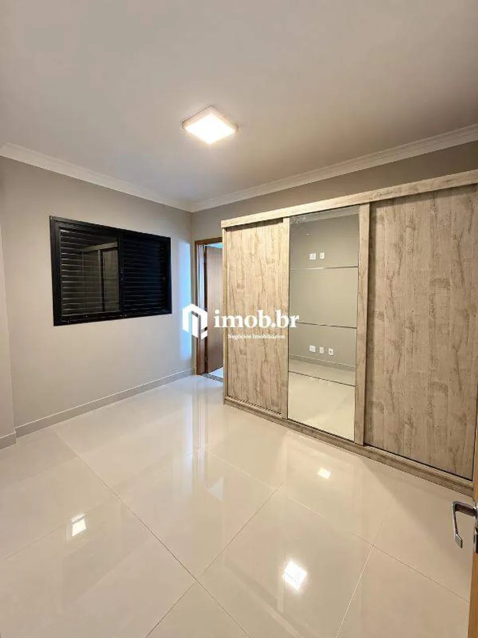 Apartamento com 2 Quartos (1 Suíte)  Varanda e Churrasqueira - Foto 4